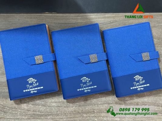 Sổ Da Bìa Còng Màu Xanh In Logo Kỷ Niệm 20 Năm Ngày Trở Về