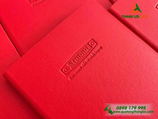 Sổ Da Dán Gáy Màu Đỏ Dập Chìm Logo Doanh Nghiệp Thibidi