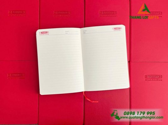 Sổ Da Dán Gáy Màu Đỏ Dập Chìm Logo Doanh Nghiệp Thibidi