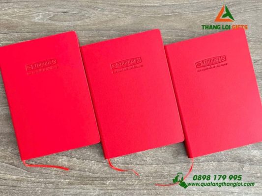 Sổ Da Dán Gáy Màu Đỏ Dập Chìm Logo Doanh Nghiệp Thibidi