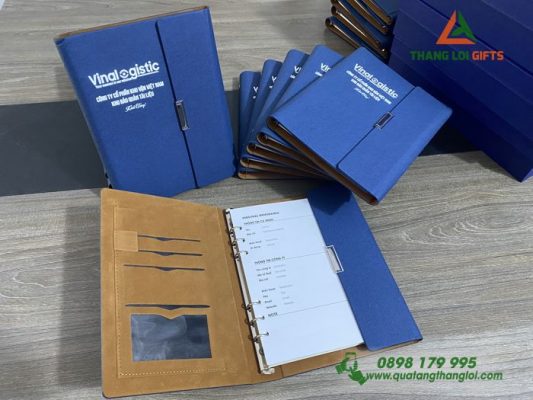 Sổ Da Bìa Còng Gập 3 Màu Xanh In Logo Doanh Nghiệp Vina Logistics