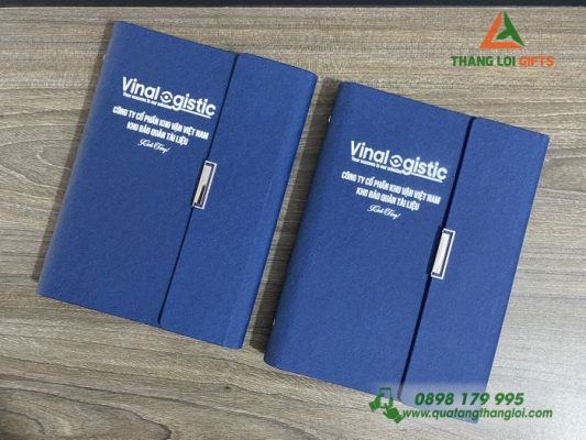 Sổ Da Bìa Còng Gập 3 Màu Xanh In Logo Doanh Nghiệp Vina Logistics