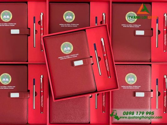 Bộ Quà Tặng (Sổ+Bút) In Logo Trường Cao Đẳng Y Tế Đồng Tháp