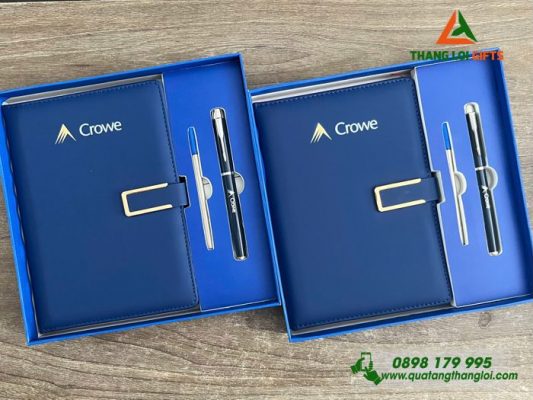 Set Quà Tặng (Sổ+Bút) Màu Xanh In Khắc Logo Doanh Nghiệp Crowe
