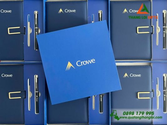 Set Quà Tặng (Sổ+Bút) Màu Xanh In Khắc Logo Doanh Nghiệp Crowe