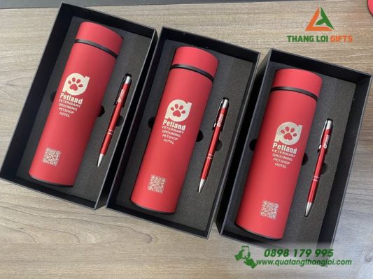 Combo Quà Tặng (Bình+Bút) Màu Đỏ Khắc Logo Phòng Khám Thú Y PETLAND Combo Quà Tặng (Bình+Bút) Màu Đỏ Khắc Logo Phòng Khám Thú Y PETLAND