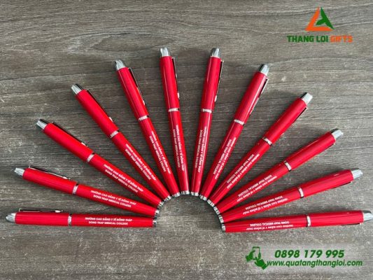 Bút Ký Kim Loại Màu Đỏ Khắc Logo Trường Cao Đẳng Y Tế Đồng Tháp