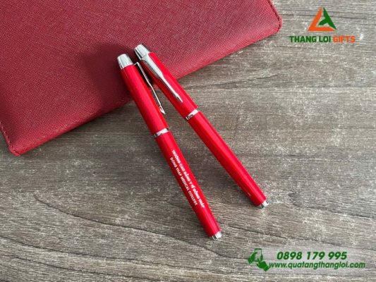 Bút Ký Kim Loại Màu Đỏ Khắc Logo Trường Cao Đẳng Y Tế Đồng Tháp
