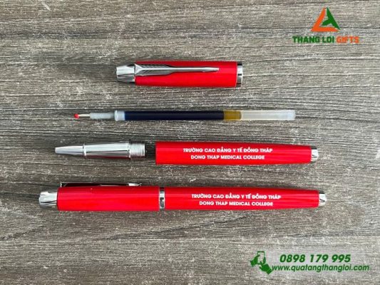 Bút Ký Kim Loại Màu Đỏ Khắc Logo Trường Cao Đẳng Y Tế Đồng Tháp