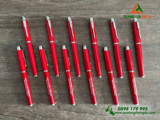 Bút Ký Kim Loại Màu Đỏ Khắc Logo Trường Cao Đẳng Y Tế Đồng Tháp