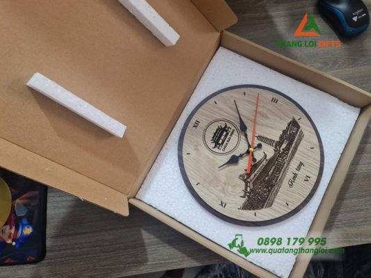 Đồng Hồ Gỗ Để Bàn Khắc Theo Yêu Cầu