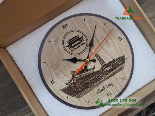 Đồng Hồ Gỗ Để Bàn Khắc Theo Yêu Cầu