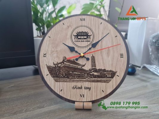 Đồng Hồ Gỗ Để Bàn Khắc Theo Yêu Cầu