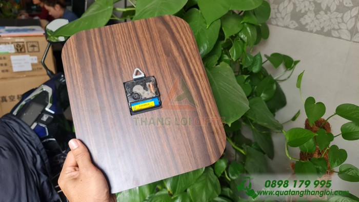 Đồng Hồ Gỗ Treo Tường Khắc Logo Doanh Nghiệp Làm Quà Tặng Lưu Niệm