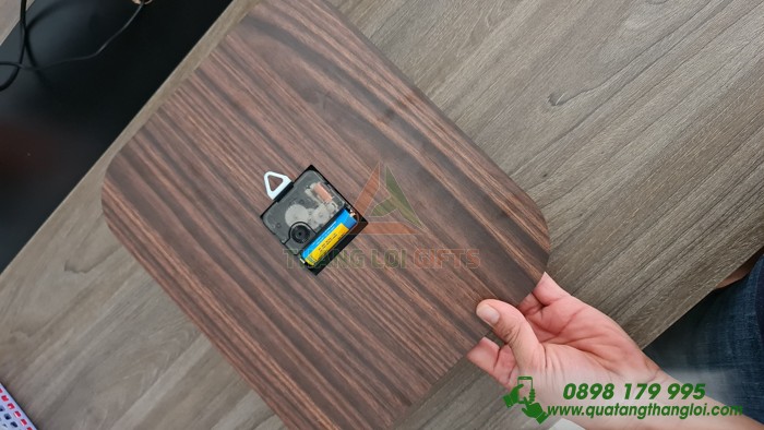 Đồng Hồ Gỗ Treo Tường Khắc Logo Doanh Nghiệp Làm Quà Tặng Lưu Niệm