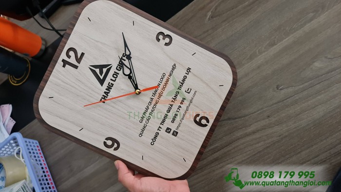Đồng Hồ Gỗ Treo Tường Khắc Logo Doanh Nghiệp Làm Quà Tặng Lưu Niệm