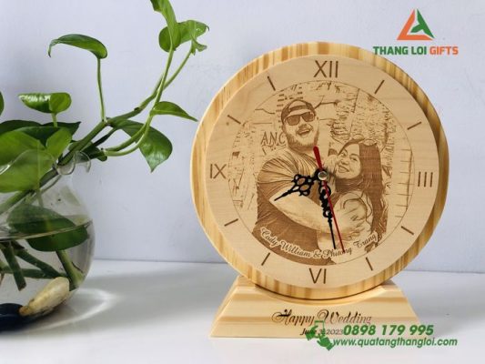 Đồng Hồ Gỗ Khắc Hình Theo Yêu Cầu Làm Quà Tặng