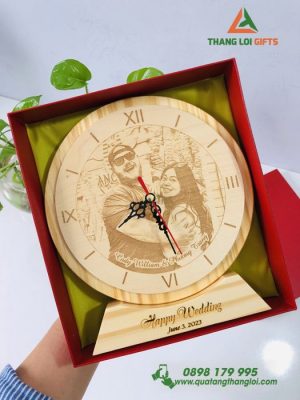 Đồng Hồ Gỗ Khắc Hình Theo Yêu Cầu Làm Quà Tặng