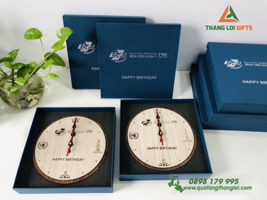 Đồng Hồ Gỗ In Logo Bệnh Viện Quân Y 175 Làm Quà Tặng Sinh Nhật