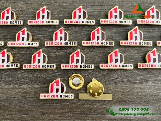 Huy Hiệu Cài Áo In Khắc Logo Doanh Nghiệp Horizon Homes