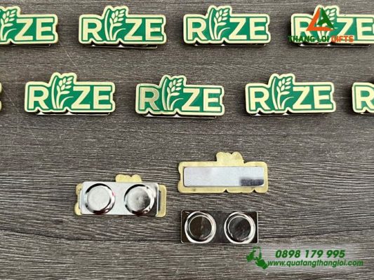 Huy Hiệu Cài Áo In Khắc Logo Doanh nghiệp RIZE