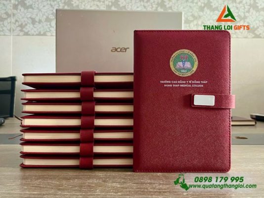 Sổ Tay Dán Gáy Màu Đỏ In Logo Trường Cao Đẳng Y Tế Đồng Tháp
