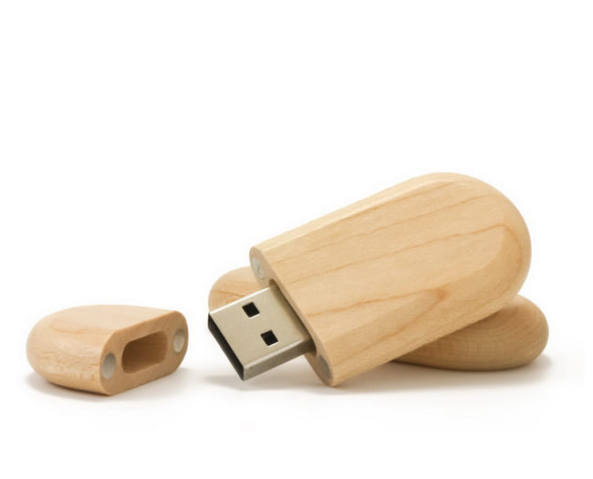 UGT 04 - USB Vỏ gô nắp đẩy khắc logo