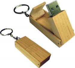 UGT 05 - USB Vỏ gỗ nắp gãi in logo