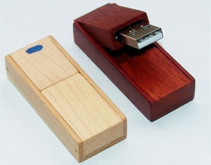 UGT 05 - USB Vỏ gỗ nắp gãi in logo