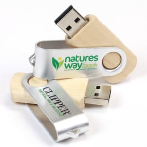UGT 17 - USB Gỗ xoay in ấn logo quà tặng khách hàng