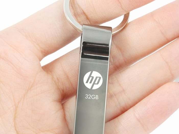 UKT 06 - USB kim loại in logo theo yêu cầu khách hàng