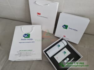 GST 42 - Bo Qua Tang(Pin Sac Xiaomxi+Binh Giu Nhiet+USB+But+Hop Am Duong+Tui Xach) in logo Thaian Safety