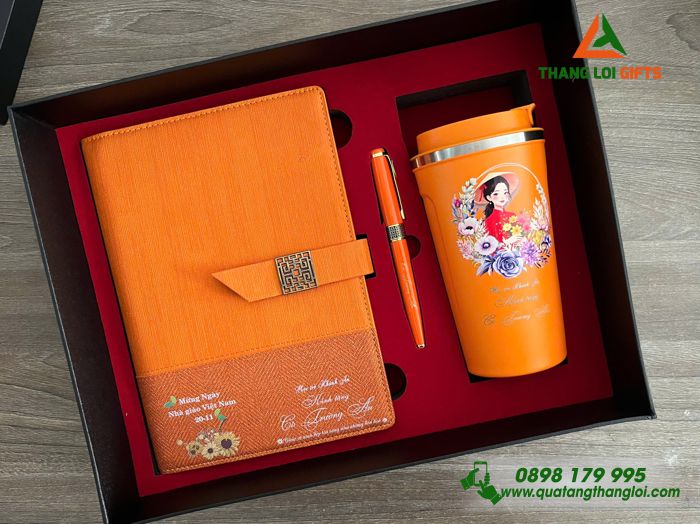 Bo Qua Tang (So+ Ly+ But) Mau Cam - In Khac Noi Dung Tri An Thay Co Ngay 20-11 (1) GST 54- Bộ Quà Tặng Cao Cấp (Sổ+Ly 510ml+Bút) - In Khắc Logo Theo Yêu Cầu