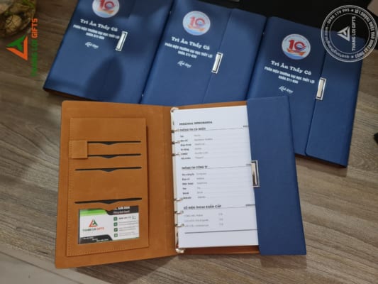 Sổ tay bìa còng in logo theo yêu cầu (3)