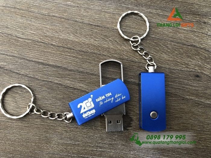 USB Xoay Móc Khóa Màu Xanh 32G Khắc Logo Quảng cáo