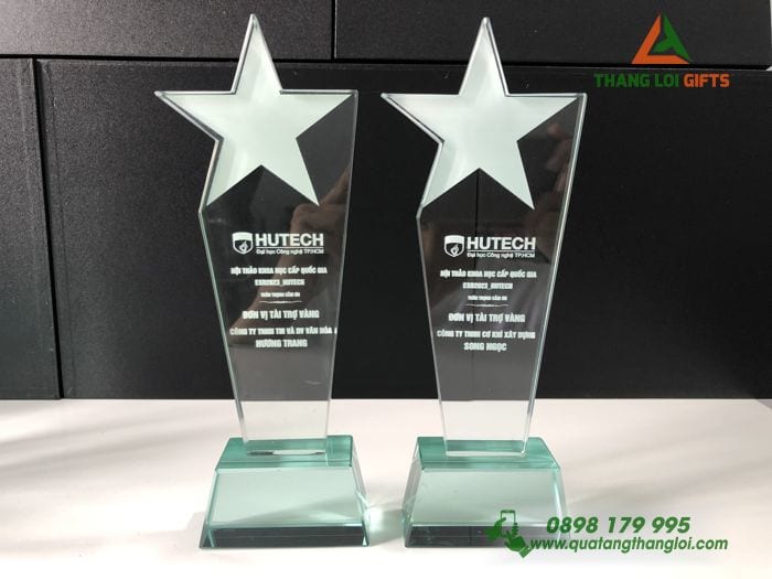 Cúp Pha Lê - In nội dung khen tặng Tri ân đối tác Trường HUTECH