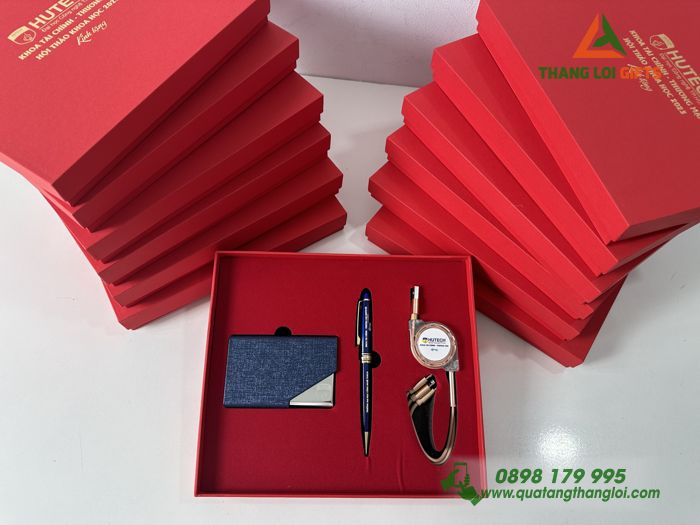 Bộ Giftset (Hộp Namecard+ Bút ký+ Cáp sạc 3 đầu)- In logo ĐH HUTECH