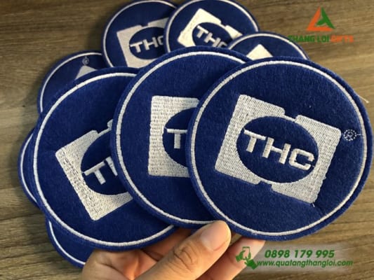 Miếng lót ly vải nỉ - In ấn logo THC