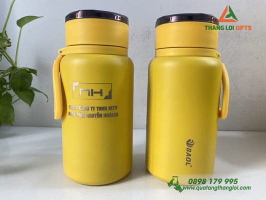 Bình giữ nhiệt 1000ml Màu vàng Có quai xách Khắc logo Công ty May mặc NGUYỄN HOÀNG