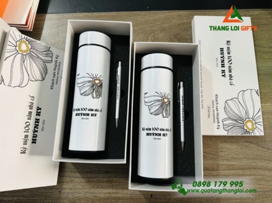 Bộ quà tặng - Giftset Bình giữ nhiệt + Bút ký in Lgo khắc tên Huỳnh Kỳ Hotel