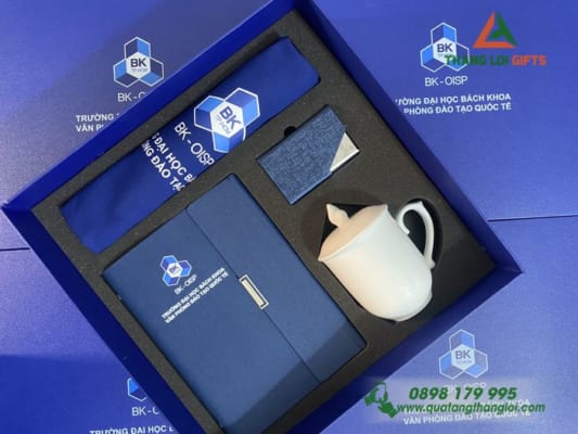 Bộ quà tặng cao cấp Sổ tay, Ly sứ, Hộp Namecard & Túi vải dây rút In logo Trường Đại học Bách Khoa TP.HCM