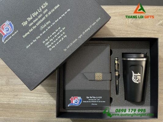 BỘ QUÀ TẶNG GIFTSET IN KHẮC LOGO TẬP THỂ ĐỊA LÝ K26