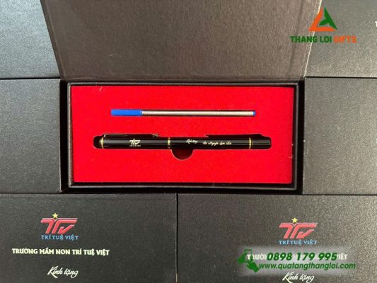 Bút Ký Màu Đen Khoen Vàng Khắc Logo Trí Tuệ Việt Và Tên Theo Yêu Cầu