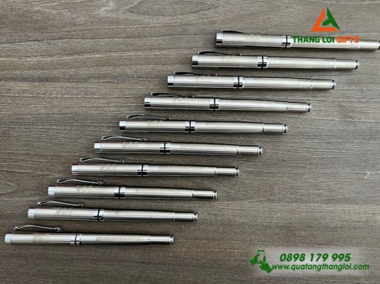 Bút Ký Kim Loại Nắp Đẩy Màu Bạc - Khắc Logo Doanh Nghiệp SOS