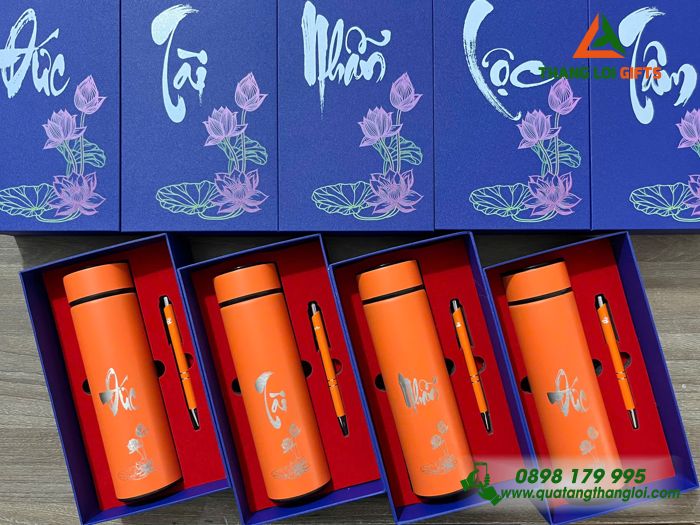 Bo Qua Tang (Binh & But) Mau Cam - In Khac Noi Dung Tri An Thay Co Ngay 20-11 (8) GST 93 – Combo Quà Tặng (Bình Giữ Nhiệt + Bút Ký) - In Khắc Logo Làm Quà Tri Ân