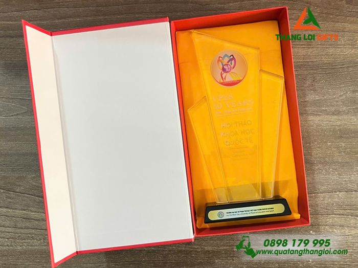 Cup Pha Le - In Logo 50 Nam Hoi Thao Khoa Hoc Quoc Te (1) CPT 04 - Cúp Pha Lê Vinh Danh Cao Cấp - Quà Tặng Doanh Nghiệp