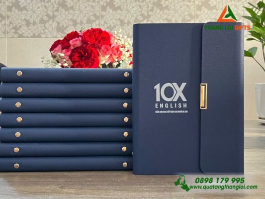 Sổ Tay Bìa Còng Gập 3 Màu Xanh - In Logo Trung Tâm Tiếng Anh 10X