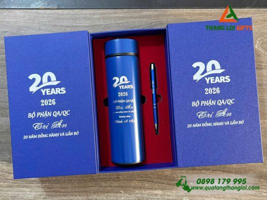 Set Quà Tăng (Bình+Bút) - In Khắc Logo 20 Năm Đồng Hành Và Gắn Bó