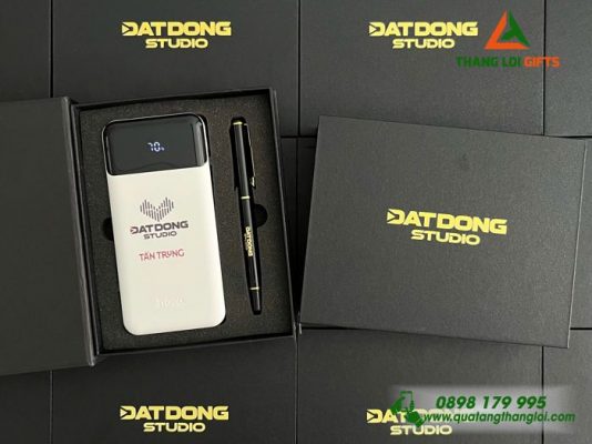 Giftset (Pin Sạc+Bút Ký) - In Khắc Logo Doanh Nghiệp Đất Đồng STUDIO