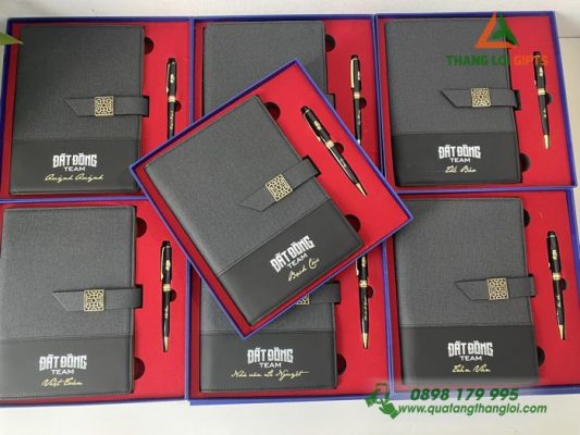 Bộ Quà Tặng (Sổ+Bút) - In Khắc Logo Doanh Nghiệp Đất Đồng Team